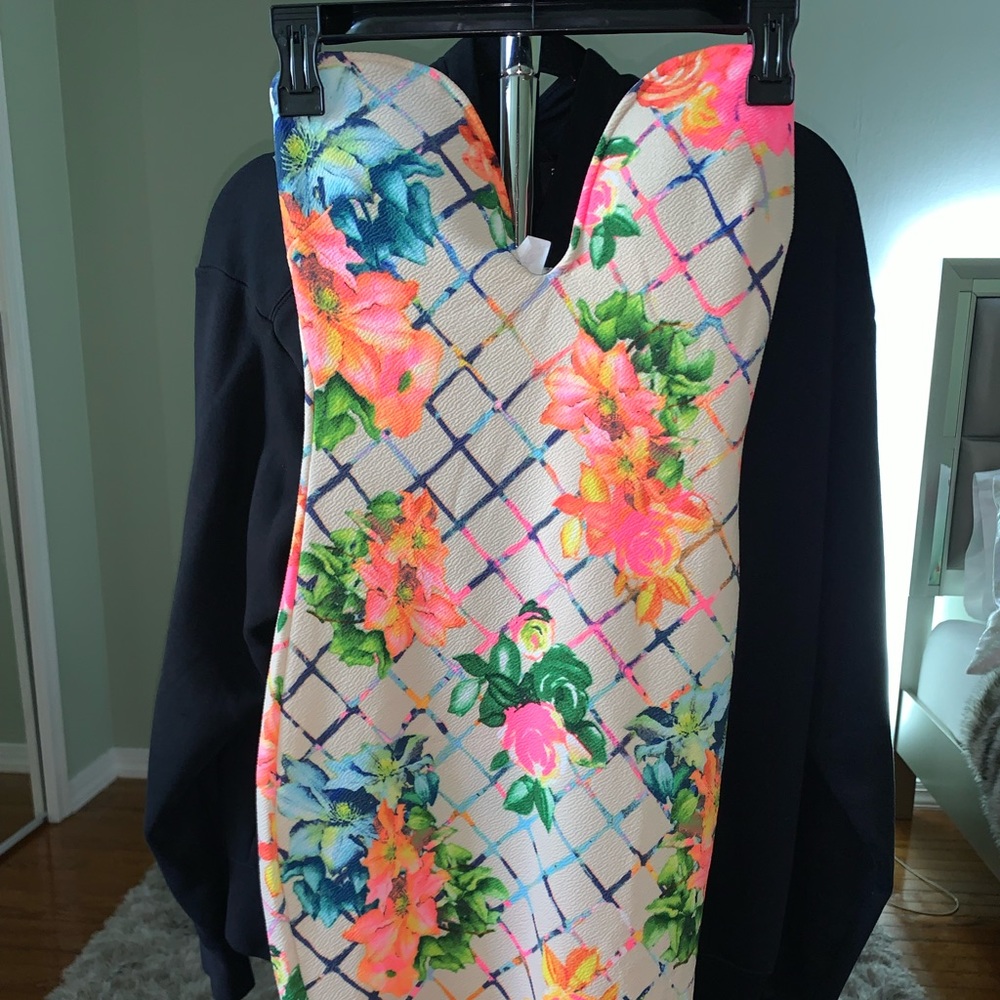 Floral strapless dress